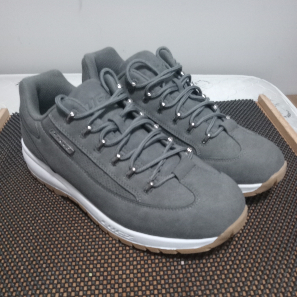 Men's sz 10.5 Low Top Lugz